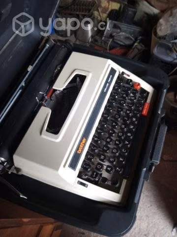 Máquina de escribir años 80-90. Brother