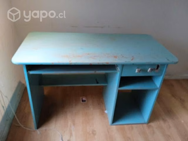 Escritorio de madera solida