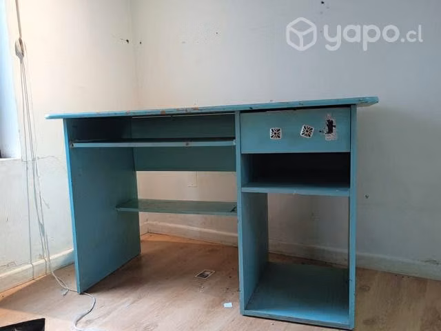 Escritorio de madera solida