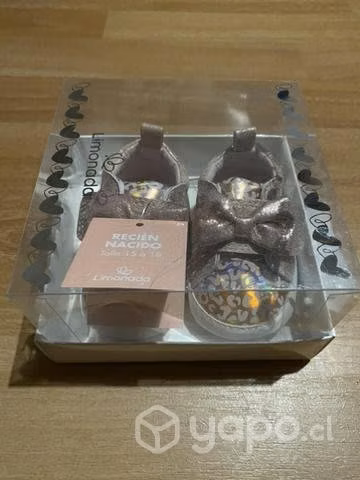 Zapatitos de bebé recién nacido niña
