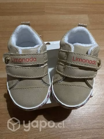 Zapatitos de bebé recién nacido niña