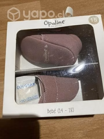 Zapatitos de bebé recién nacido niña