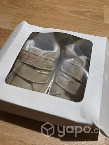 Zapatitos de bebé recién nacido niña