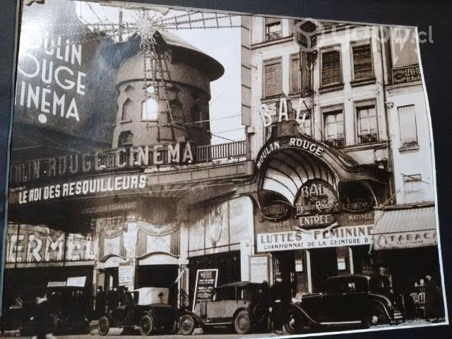 Antigua fotografía enmarcada del //moulin rouge//