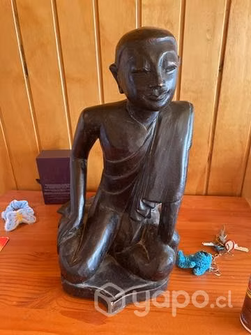 Hermoso Buda de madera
