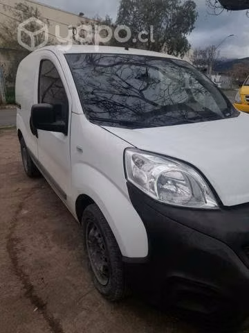 Frontal fiat ram 700 van