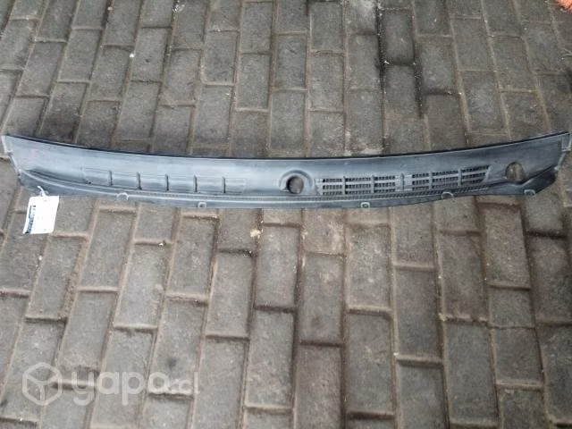 Rejilla torpedo CHevrolet dmax 2012