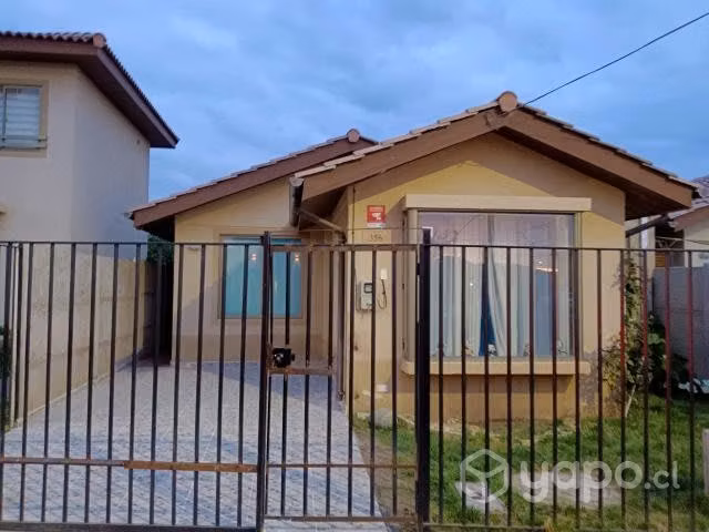 Hermosa Casa de 3D con amplio Jardin.