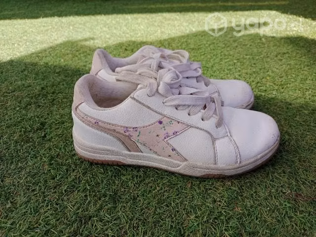 Zapatillas número 35 - Imagen 3