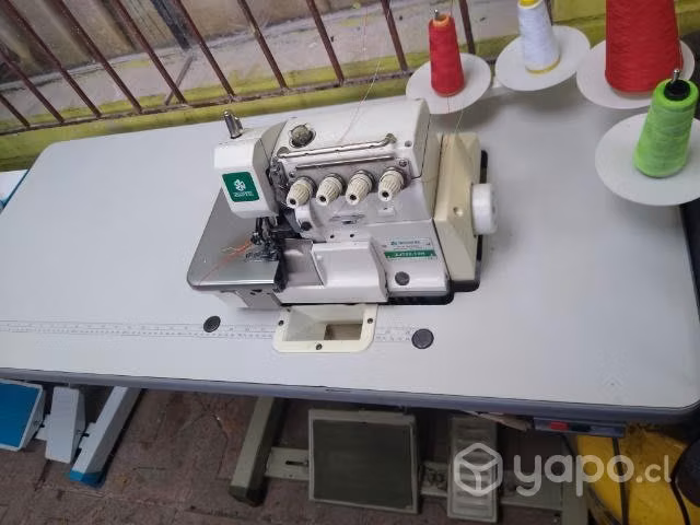 Maquina Overlock industrial