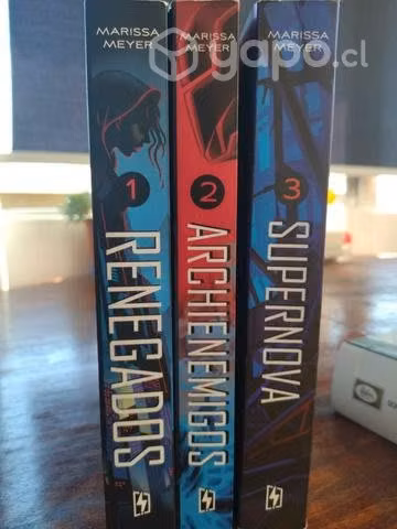 Trilogía "Renegados" de Marissa Meyer