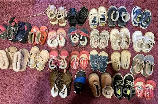 Pares zapatos bebés