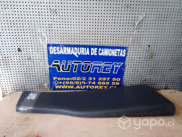 Tapiz cubre pilar central inferior der VW Amarok