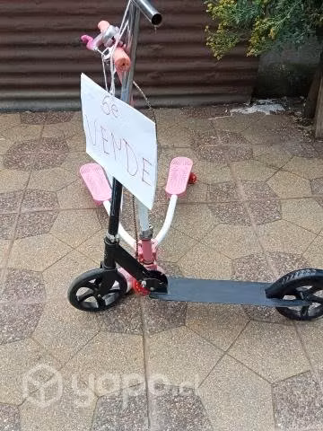bicicleta de mujer y scooter