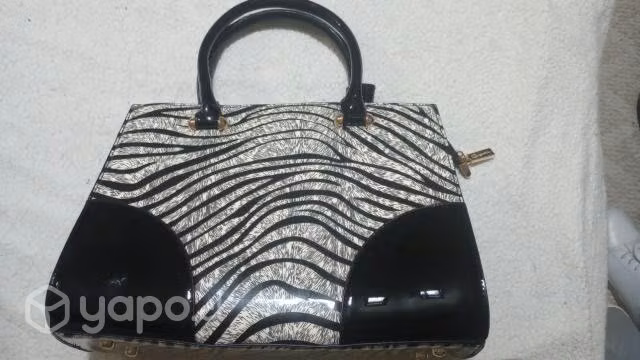 Cartera charol nueva
