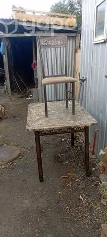 Mesa 79x120 con cuatro sillas