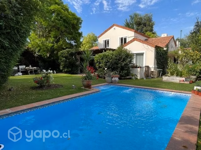 En venta casa provenzal, piedra roja, chicureo