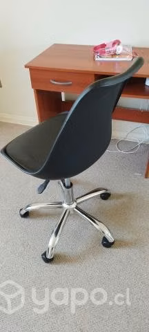 Escritorio y silla- POR CAMBIO DE DOMICILIO