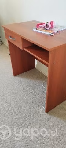 Escritorio y silla- POR CAMBIO DE DOMICILIO
