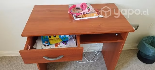 Escritorio y silla- POR CAMBIO DE DOMICILIO