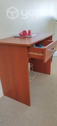 Escritorio y silla- POR CAMBIO DE DOMICILIO