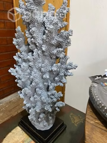 Escultura de coral azul celeste
