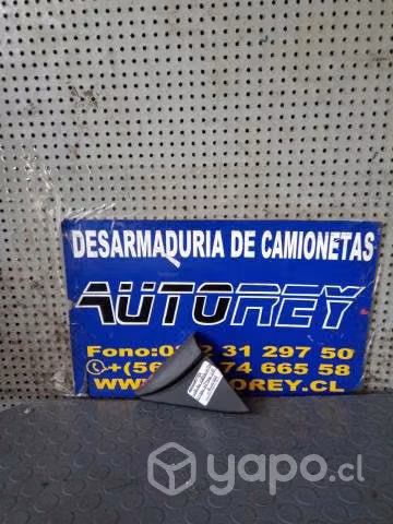 Moldura interior espejo derecho Nissan NP300