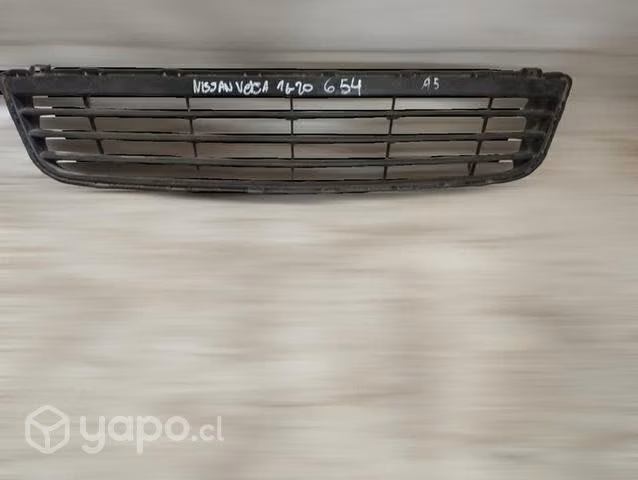 Rejilla Nissan versa 2016 2020