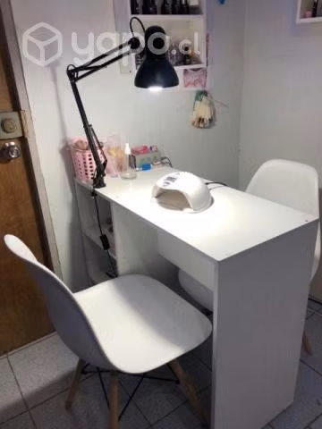 Muebles y herramientas para manicurista
