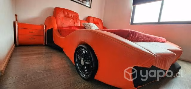 Cama auto King con colchón seminuevo