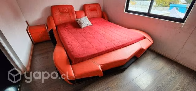 Cama auto King con colchón seminuevo