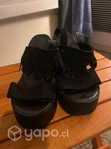 Hermosa sandalia de cuero