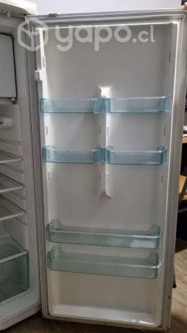 Refrigeradora electrolux y cama 2 plazas