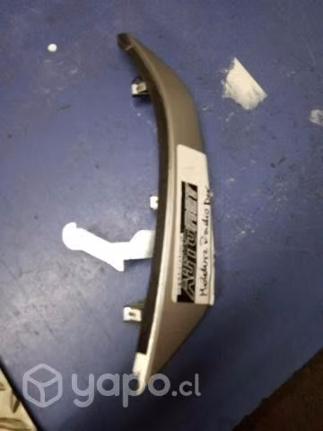 Moldura derecha radio Nissan NP300 2018