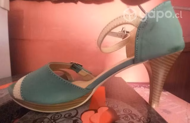 Zapatos nuevos de mujer