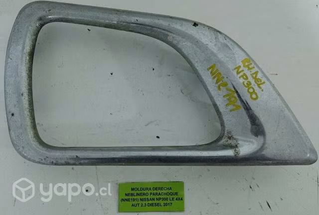 Moldura Der Neblinero Parach (NNE191) Nissan NP300