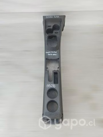 Consola central y porta vasos Nissan Tiida 06-12
