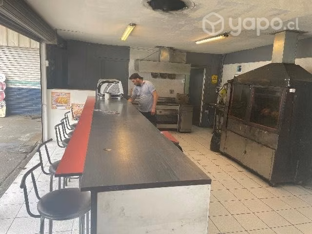 Se vende derecho de llaves local de pollos asados