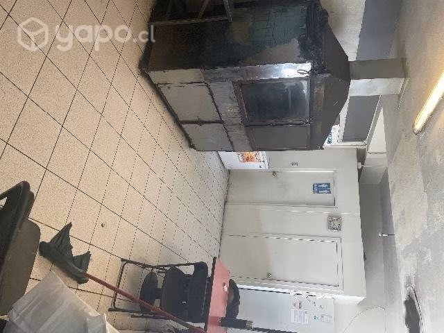 Se vende derecho de llaves local de pollos asados