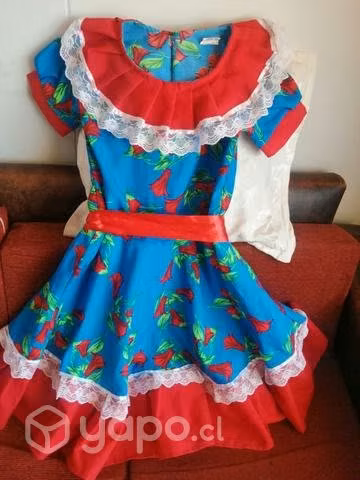 Bellos vestidos y falsos de huasita