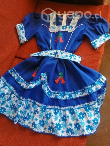 Bellos vestidos y falsos de huasita