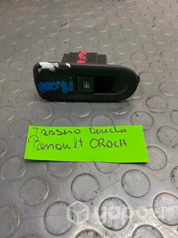 Boton alza vidrio pta tras der Renault Oroch 2018