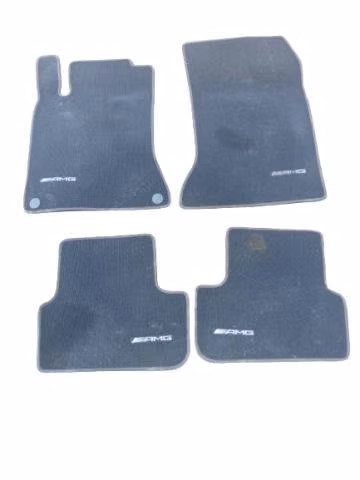 Alfombras De Piso Mercedes Benz Gla Amg 12-15 Orig