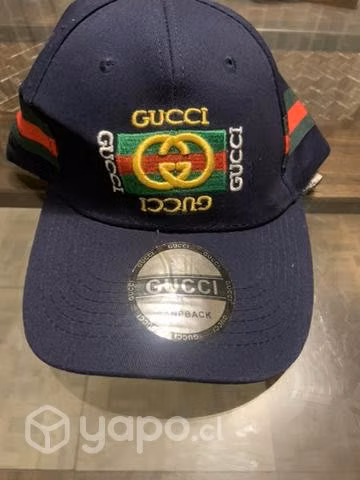 Gorros Gucci y Armani