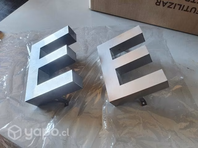 Letras de acero inoxidable