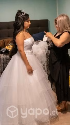 Vestido de novia incluye velo de 6 metros y guante