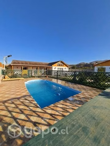 Amplia casa con piscina más cabaña nueva