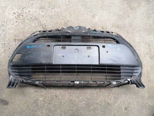 Rejilla parachoque toyota prius c original
