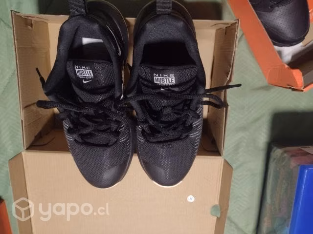 Zapatillas NIKE nuevas un solo uso