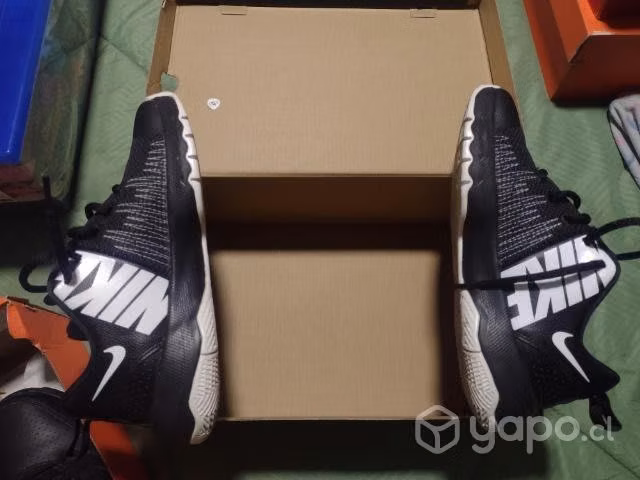 Zapatillas NIKE nuevas un solo uso